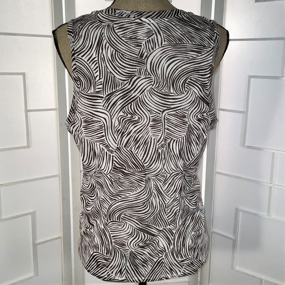 Chico’s Brown & White Swirls Sleeveless Shell Tuxedo Ruffle bib - Picture 4 of 10